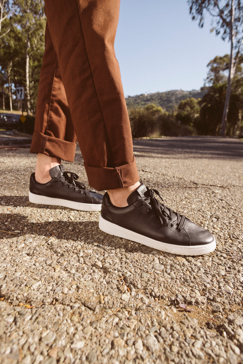 TRVL Lite Low Sneaker Black Leather