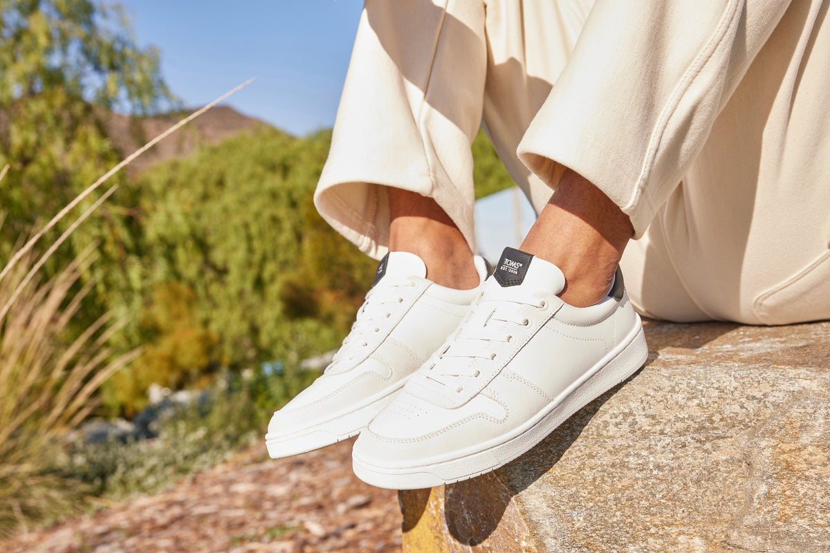 TRVL Lite Court Sneaker - White/Black Leather/Suede – TOMS  display picture 2